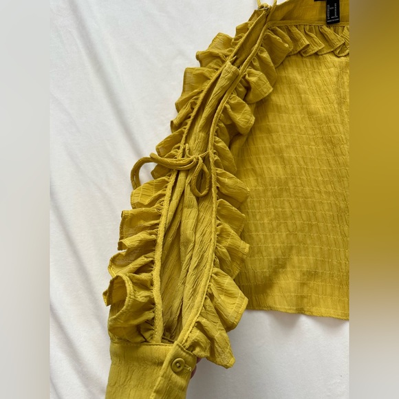 Chartreuse off the shoulder open frill sleeve top from forever 21. Size M - Picture 2 of 3